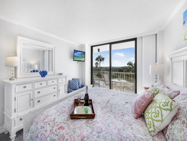Marco Island Charming 2 Bedroom Vacation Condo